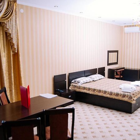 Mirage Hotel Kosztanaj Kültér fotó